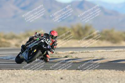 media/Dec-07-2025-CVMA (Sun) [[3e7d2de5dc]]/Race 16-Formula Middleweight/